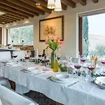 Casale Santa Lucia 8&2, Emma 贝托纳