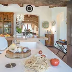 Casale Santa Lucia 8&2, Emma 贝托纳