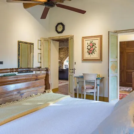 Casale Santa Lucia 8&2, Emma فيلة بيتونا