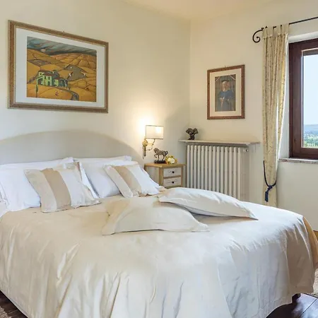 Casale Santa Lucia 8&2, Emma