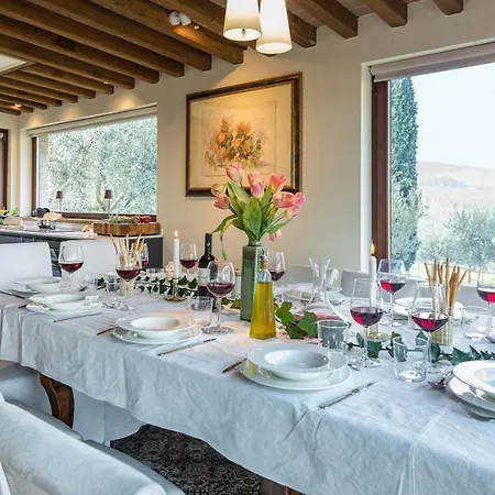 Casale Santa Lucia 8&2, Emma בטונה