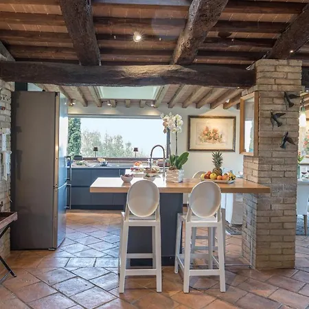 Casale Santa Lucia 8&2, Emma וילה