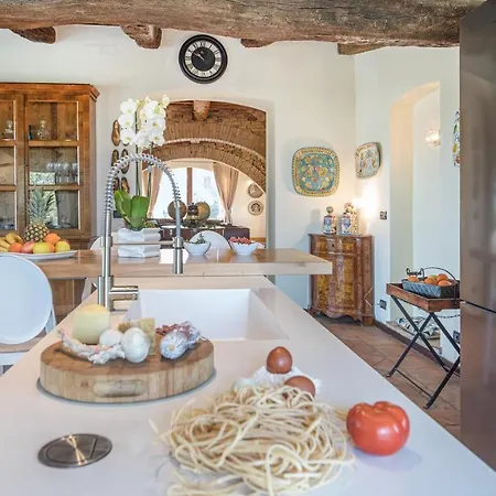 Casale Santa Lucia 8&2, Emma בטונה