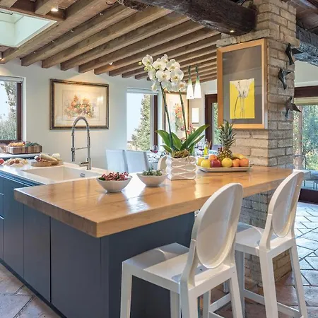 Casale Santa Lucia 8&2, Emma וילה