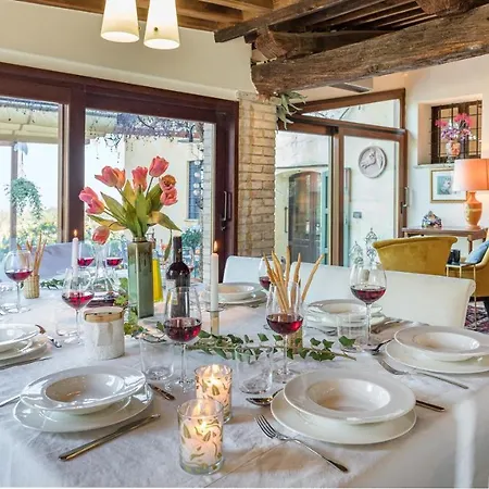 Casale Santa Lucia 8&2, Emma בטונה