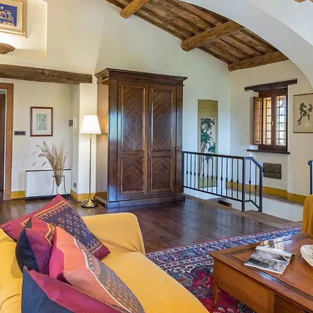 וילה Casale Santa Lucia 8&2, Emma