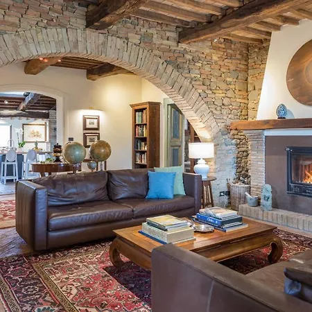 Casale Santa Lucia 8&2, Emma וילה *